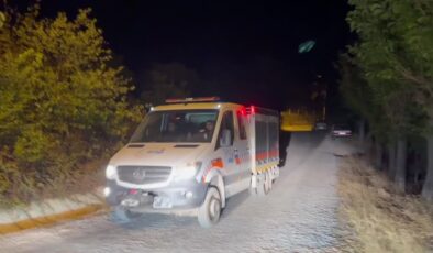 Çaya düşen kızını kurtarmak isteyen kişi boğuldu