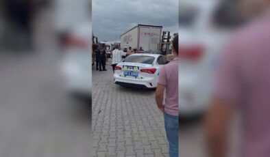 Çekiciye bağlı römorka çarpan otomobildeki 1 kişi öldü, 3 kişi yaralandı