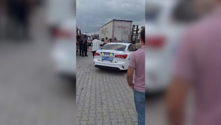 Çekiciye bağlı römorka çarpan otomobildeki 1 kişi öldü, 3 kişi yaralandı