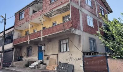 Çökme riski bulunan 3 katlı bina tahliye edildi