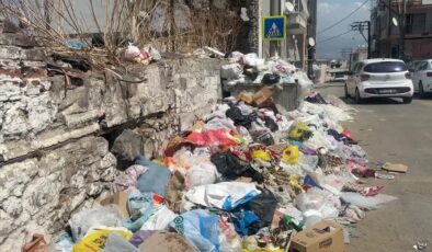 Buca ve Konak’ta çöp krizi mahalleliyi sokağa döktü