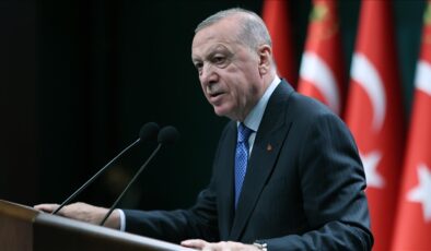Cumhurbaşkanı Erdoğan: Türkiye, gelecek asrını şekillendirecek çok çetin mücadele yürütmekte
