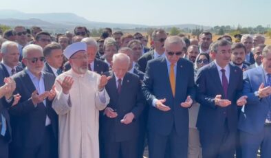 Cumhurbaşkanı Recep Tayyip Erdoğan, Ahlat’ta Selçuklu Meydan Mezarlığı’nı ziyaret etti