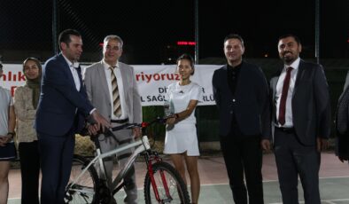 Diyarbakır İl Sağlık Müdürlüğü Tenis Turnuvası’nda şampiyonlar belli oldu