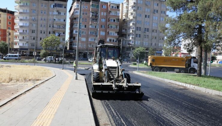 Diyarbakır’da Alipınar ve Sezai Karakoç’a sıcak asfalt