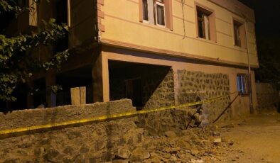 Diyarbakır’da evin balkonu çöktü: 2’si çocuk 5 yaralı