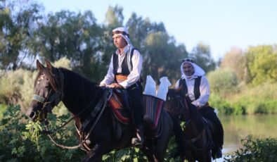 Diyarbakır’ın “Buzcu Baba”sı at sırtında işçilere buz taşıyor