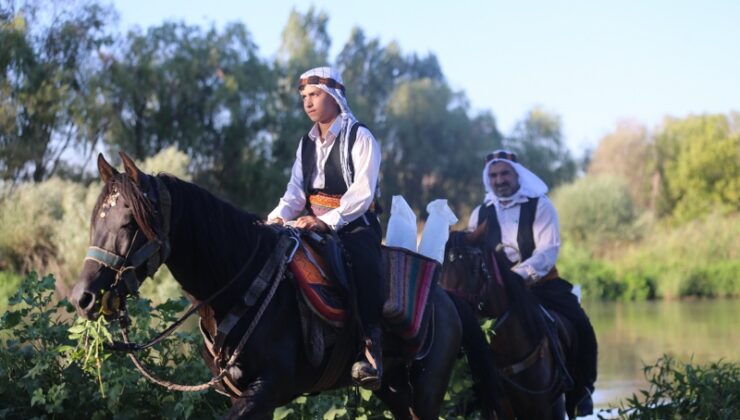 Diyarbakır’ın “Buzcu Baba”sı at sırtında işçilere buz taşıyor