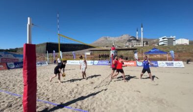 Erciyes’te plaj voleybolu turnuvası başladı