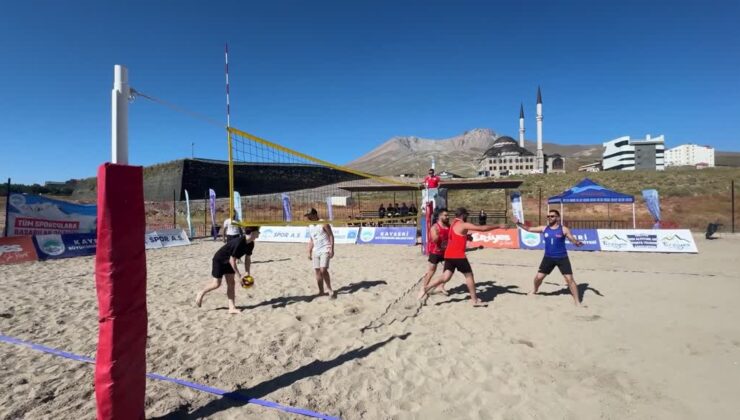 Erciyes’te plaj voleybolu turnuvası başladı