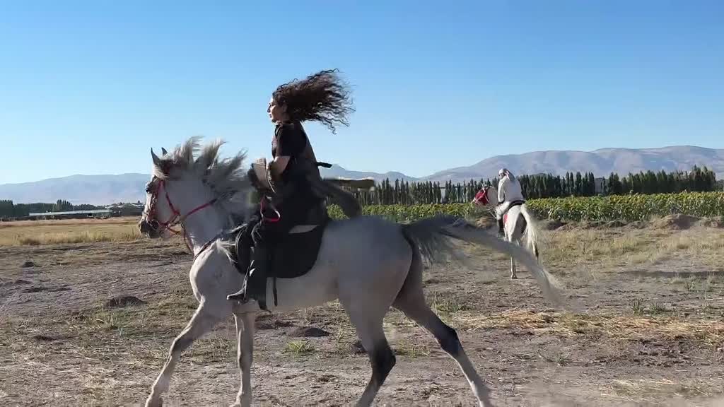 Erzurum’un doğasıyla bütünleşen atlı safari turları nefes aldırıyor