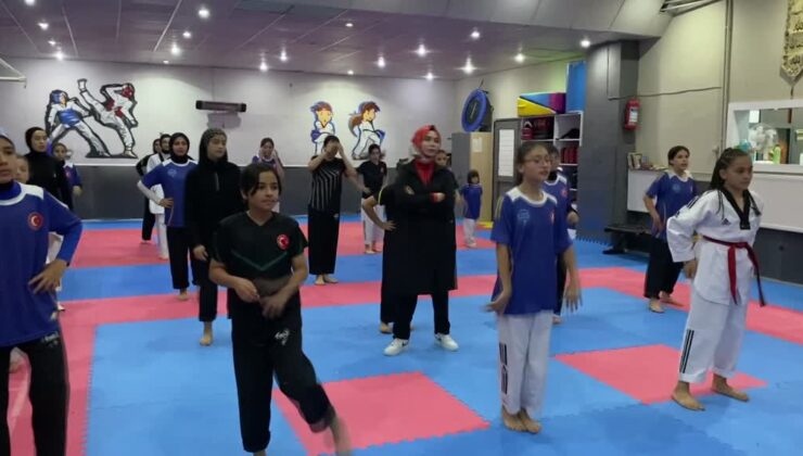 Eşinden öğrendiği tekvandoda şampiyon sporcular yetiştiriyor
