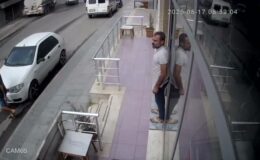 Freni arızalanan arazöz park halindeki 2 araca ve iş yerine çarptı