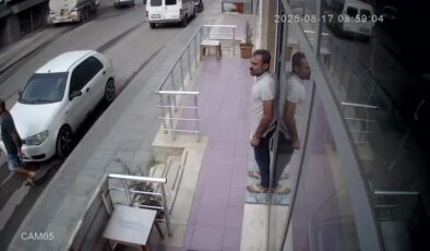 Freni arızalanan arazöz park halindeki 2 araca ve iş yerine çarptı