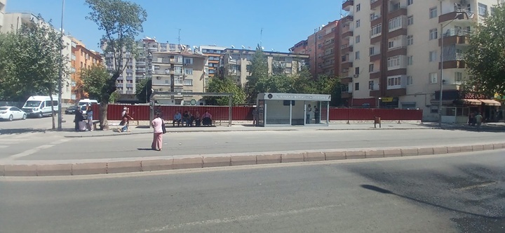 Yıkımın Ardından Duraklar Yeniden Yerine Konuldu