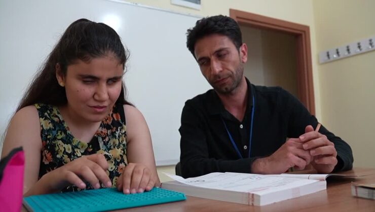 Görme engelli öğrenci Nazalin Selvi hayalindeki bölüme yerleşti