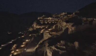 Hasankeyf gece aydınlatmalarıyla süslendi