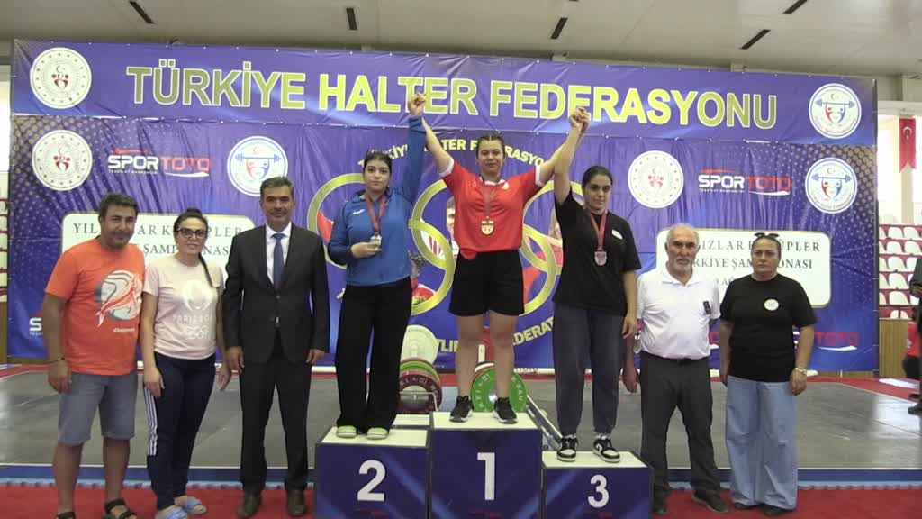 Zeynep Nur’dan rekor ve altın madalya