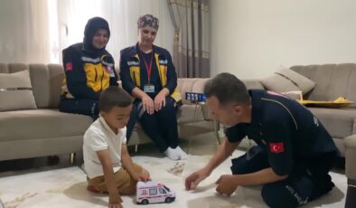 Hayata döndürdükleri Ubeyde’nin 4. yaş gününü sürpriz yaparak kutladılar