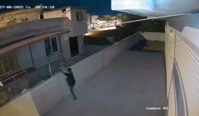 Hırsızın eve tırmanarak girmesi kamerada