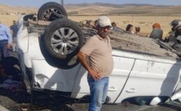Siirt’te devrilen hafif ticari araçtaki 9 kişi yaralandı