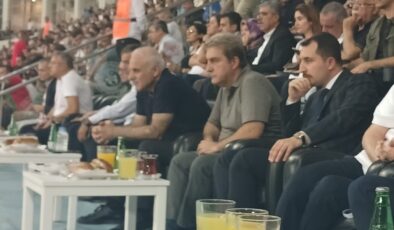 Diyarbakır Valisi Zorluoğlu İlk Kez Amedspor Maçını Protokolden İzledi