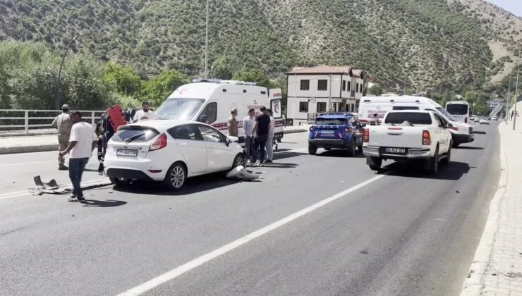 İki otomobilin çarpıştığı kazada sürücüler yaralandı