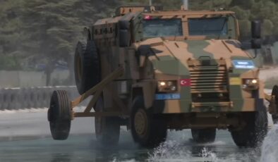 Jandarmanın zırhlı araç sürücüleri önce simülasyonda sonra parkurda eğitiliyor