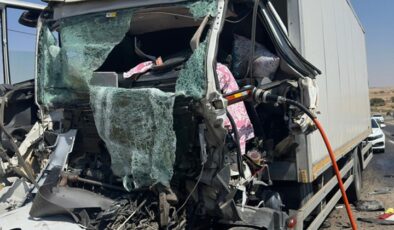 Silvan yolunda saman yüklü kamyona arkadan çarpan aracın sürücüsü öldü