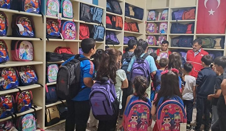 Kızılay Sur Şubesinden Kırtasiye Yardımı Seferberliği