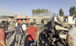 Kurbançayırı köyünde çıkan yangında 7 yapı kullanılamaz hale geldi