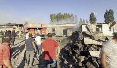 Kurbançayırı köyünde çıkan yangında 7 yapı kullanılamaz hale geldi