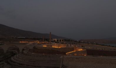 Kavurucu sıcaklarda tarihi Hasankeyf ilçesi ziyaretçilerini akşam serinliğinde ağırlıyor