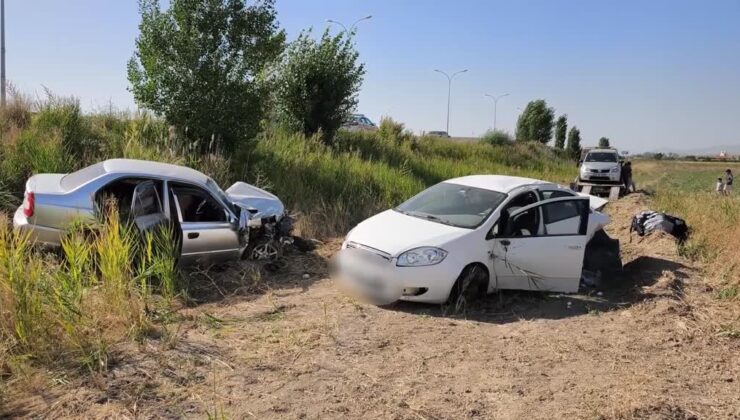 Kazaya müdahale eden polis aracına çarpan otomobildeki 4 kişi yaralandı