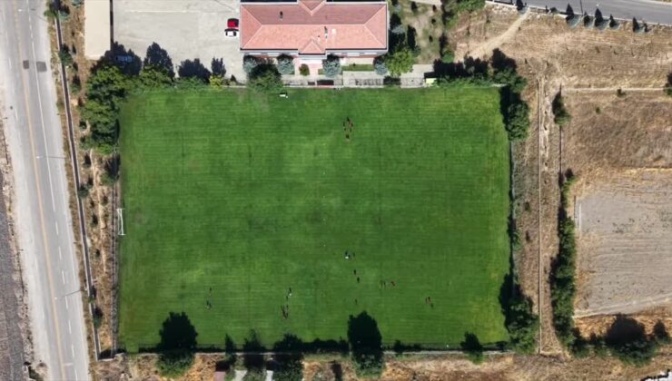 Konteyner kentteki çocuklar TFF sayesinde çim sahada futbol eğitimi alıyor