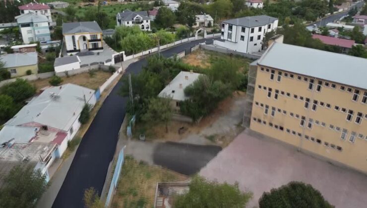 Köy yolları sıcak asfaltla yenileniyor