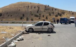 İki otomobilin çarpıştığı kazada 1 kişi öldü, 4 kişi yaralandı