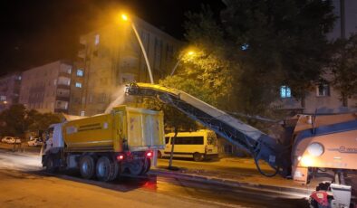 Mardin’de Ravza Caddesi’nde asfalt söküm çalışmaları başladı