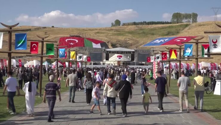 Malazgirt Zaferi birçok ilden misafiri Ahlat’ta buluşturdu