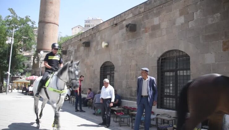 Malazgirt Zaferi kutlamalarına katılacak atlı polisler Bitlis’te devriye görevi yaptı