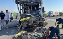 Mardin’de halk otobüsü ile tır çarpıştı: 10 yaralı