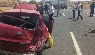 Mardin’de tır ile otomobilin çarpıştığı kazada 3 kişi yaralandı