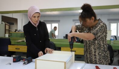 Matkap korkusunu yendiler, mobilya tamirinde ustalaştılar