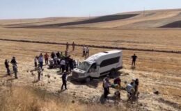 Minibüsün şarampole devrilmesi sonucu 10 kişi yaralandı