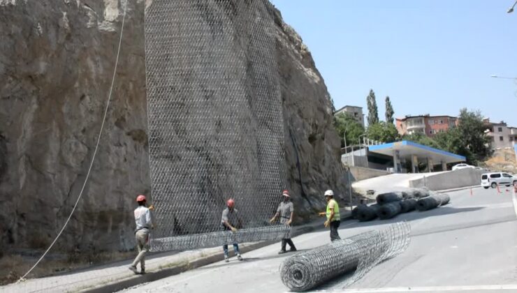 Mir Kalesi’ndeki kaya ıslahı çalışmaları devam ediyor