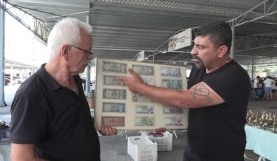 Nostalji tutkunları Antalya’daki antika pazarında