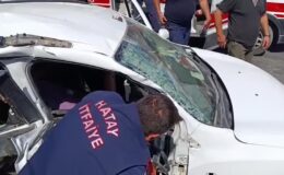 Otomobil ile çekicinin çarpıştığı kazada 3 kişi öldü, 3 kişi yaralandı