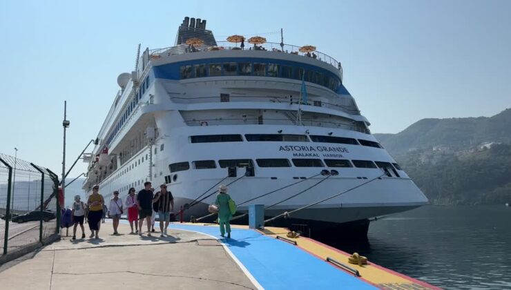 Rusya’dan 975 kruvaziyer yolcusu Amasra’ya geldi