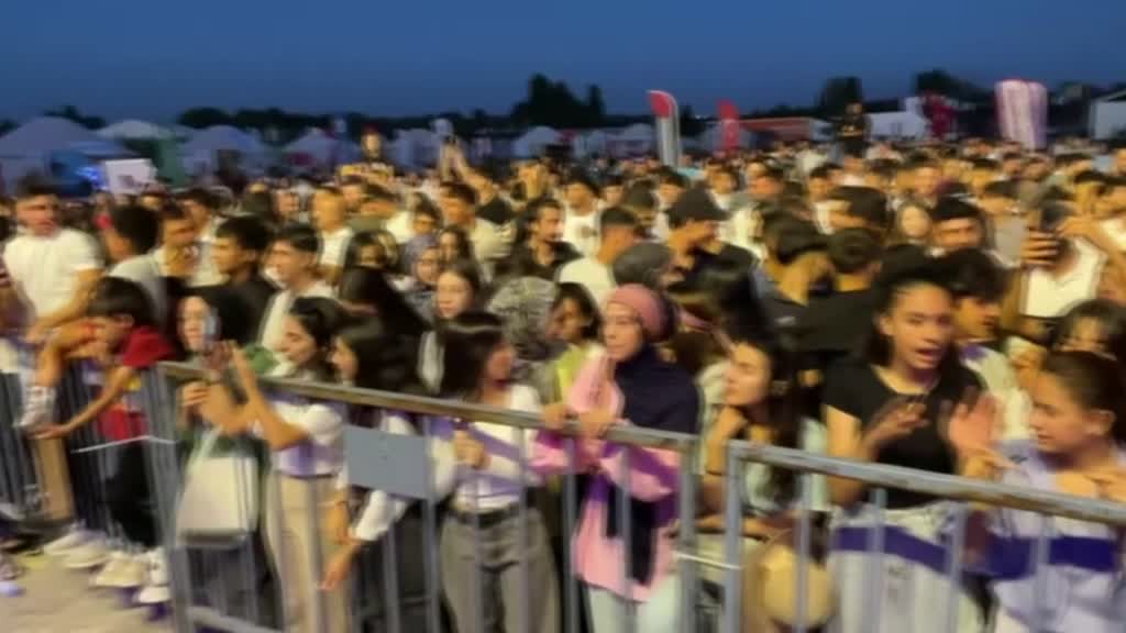 Sanatçı İsmail Altunsaray Malazgirt’te konser verdi