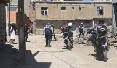 Şanlıurfa’da silahlı bıçaklı kavgada 2 kişi yaralandı